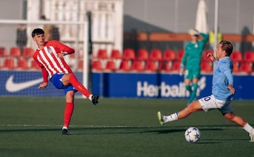 Gerónimo Spina, durante un partido de Youth League del Atlético.