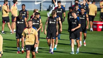 BARCELONA, 05/10/2024.- Los jugadores del FC Barcelona durante el entrenamiento realizado este sábado en la Ciudad Deportiva Juan Gamper en la víspera del partido de la novena jornada de LaLiga EA Sports que el equipo disputa ante el Alavés. EFE/Marta Pérez