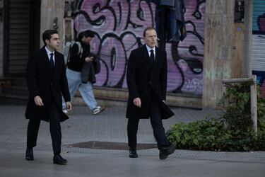 Los jugadores de las distintas secciones del Barcelona y representantes del mundo del fútbol le dan el último adiós al doctor Carles Miñarro García.