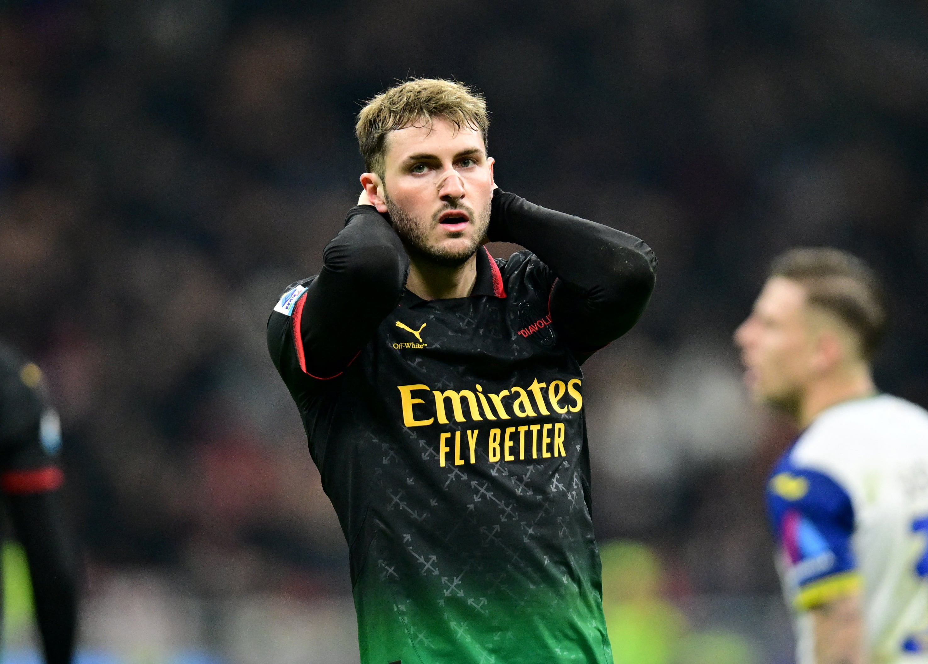  El Inter se interpone en el anhelo de Santi Giménez: a un paso de su primera final en Milán