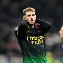 El Inter se interpone en el anhelo de Santi Giménez: a un paso de su primera final en Milán