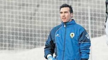 <b>SE ESTRENÓ. </b>Ismael Falcón se entrenó ayer por primera vez y conoció a sus compañeros en Fontcalent.