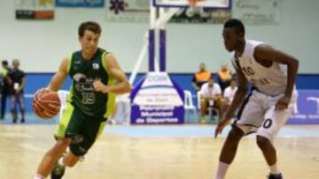 Ryan Toolson avanza con el bal&oacute;n.