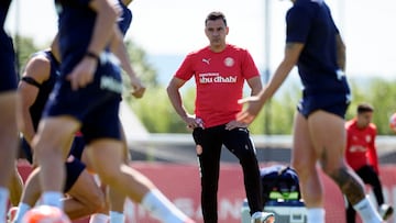Míchel durante un entrenamiento con el Girona.