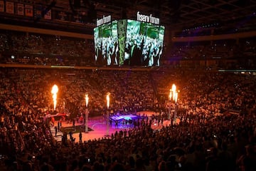 El Fiserv Forum desde las gradas. Los Bucks jugaron su primer partido en él contra los Chicago Bulls en la pretemporada de 2018.