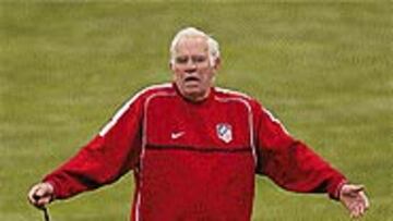 <B>TRANQUILO</B>. Luis le explicó a Gil Marín que el equipo está bien.