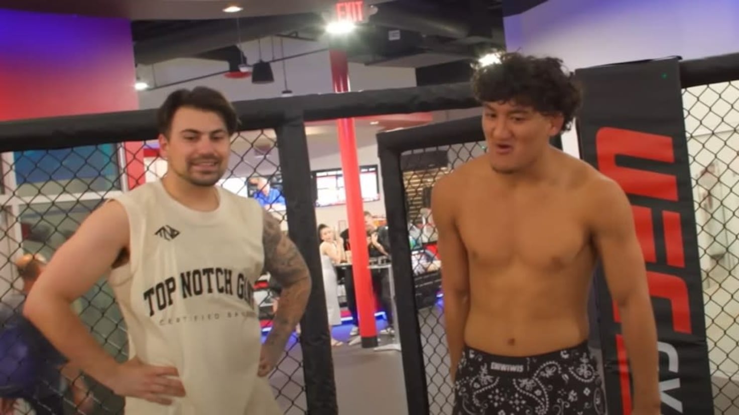 El viral momento en el que Raúl Rosas Jr. noqueó a un famoso youtuber ...