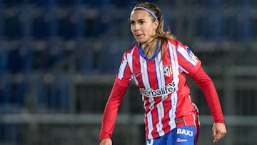 Marta Cardona, jugando sus primeros minutos de 2025 con el Atlético ante el Madrid CFF.