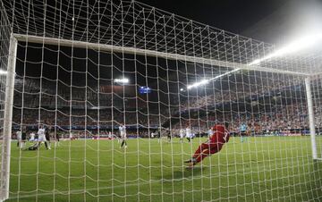 Wojciech Szczęsny detuvo un penalti lanzado por Dani Parejo.