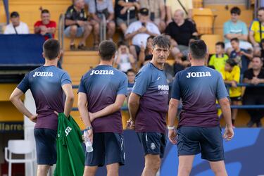 Expectación y aplausos en el arranque de Pacheta de amarillo