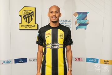 N’Golo Kanté y Fabinho van a conformar el centro del campo del Al Ittihad. El mediocampista brasileño ha rescindido su contrato con el Liverpool para llegar al cuadro saudí, ya que le quedaban aún dos temporadas en Anfield. El último curso ha sido el cuarto jugador de campo más usado por Jürgen Klopp, pero también se ha visto tentado por la Saudi Pro League.