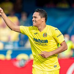 Carlos Bacca marca triplete en triunfo sobre Sevilla