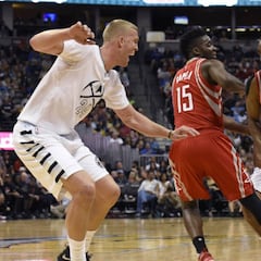 La fiesta de James Harden no para: ¡Otro triple doble con 40 puntazos!