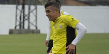 En la lista de jugadores o exfutbolistas colombianos con título de Director Técnico, y que aún no han debutado en un equipo profesional, está Andrés Orozco, quien se graduó como DT en 2015 en la Asociación de Técnicos del Fútbol Argentino (ATFA). El exdefensa trabaja en las divisiones menores del Envigado FC.