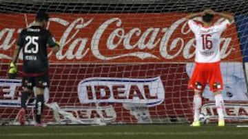 Mat&iacute;as Rodr&iacute;guez se lamenta por el autogol.