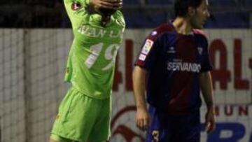 <b>A LA DERIVA.</b> El Murcia de Javier Clemente sigue a la deriva tras caer derrtoado ante el Eibar por tres goles a uno.