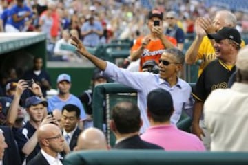 Barack Obama es un gran aficionado al béisbol y presenció el partido anual entre congresistas demócratas y republicanos en junio de 2015.