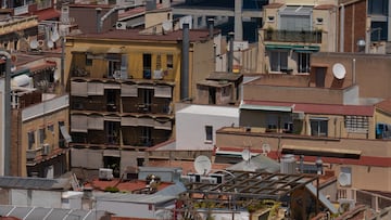 Varios edificios de viviendas vistos desde el mirador del Poble Sec, a 17 de mayo de 2023, en Barcelona, Cataluña (España). Después de su aprobación en el Congreso el pasado 27 de abril, hoy se ha aprobado en el Senado la Ley por el derecho a la vivienda. La Ley es una de las reformas recogidas en el Plan de Recuperación, Transformación y Resiliencia. La futura ley incluirá medidas para aumentar la oferta de vivienda a precios asequibles, evitar que se den situaciones de tensión en el mercado del alquiler y apoyar a jóvenes y colectivos vulnerables en el acceso a la vivienda.
17 MAYO 2023;ECONOMÍA;LEY;VIVIENDA;ALQUILER;COMPRA;PROMOTORES;CATALUNYA;EDIFICIOS;FACHADA;EDIFICIO;
David Zorrakino / Europa Press
17/05/2023