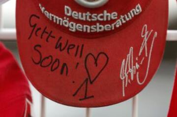 Los fieles seguidores de Schumacher quisieron acompañar al alemán en el día de su 45 cumpleaños.