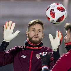 Frenazo del Athletic en la cesión de Remiro al Huesca