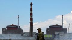 FILE PHOTO: A serviceman with a Russian flag on his uniform stands guard near the Zaporizhzhia Nuclear Power Plant in the course of Ukraine-Russia conflict outside the Russian-controlled city of Enerhodar in the Zaporizhzhia region, Ukraine August 4, 2022. REUTERS/Alexander Ermochenko/File Photo