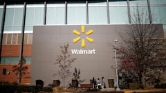 Walmart customers shocked as four men ride horses into the store and get arrested