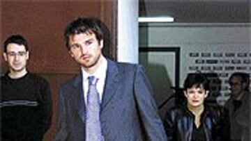 <B>PIDE PASO.</B> Leko espera ser el organizador que necesita Juande.