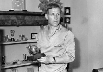 El jugador nacido en Noeux-les-Mines tuvo una exitosa estancia en la entidad blanca, donde conquistó el Balón de Oro en 1958.