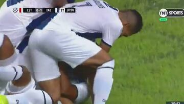 Sosa ya marca diferencias en Argentina: golazo para enmarcar