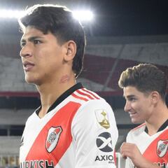 Andrés D'Alessandro: "Le sacaría el peso de la 10 a Carrascal"