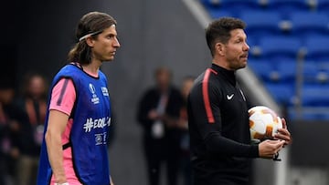 Filipe Luis y Simeone, en un entrenamiento del Atlético.