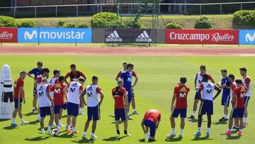 Primer entrenamiento de la Selección sin Piqué en el césped