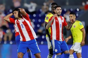 Por la fecha 10 de las Eliminatorias Sudamericanas, el equipo de Reinaldo Rueda se llevó un punto del estadio Defensores del Chaco. Sanabria marcó para el local mientras que Cuadrado empató el partido.