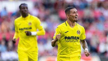 EINDHOVEN, NETHERLANDS - JULY 16: Yeremy Pino of Villarreal CF Celebrates after scoring his teams 1:1 goal during the Pre-Season test match between PSV and Villarreal CF at Phillips Stadium on July 16, 2022 in Eindhoven, Netherlands. (Photo by Raymond Smit/NESImages/DeFodi Images via Getty Images)