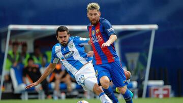 Insua y Messi en el partido de la primera vuelta en Butarque.