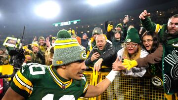 GREEN BAY, WISCONSIN - JANUARY 07: Jordan Love #10 of the Green Bay Packers interacts with fans after a win over the Chicago Bears at Lambeau Field on January 07, 2024 in Green Bay, Wisconsin. Patrick McDermott/Getty Images/AFP (Photo by Patrick McDermott / GETTY IMAGES NORTH AMERICA / Getty Images via AFP)
