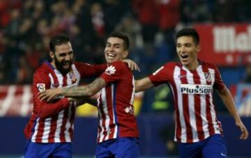 Alegría de los jugadores del Atlético después de anotar Correa el 1-0