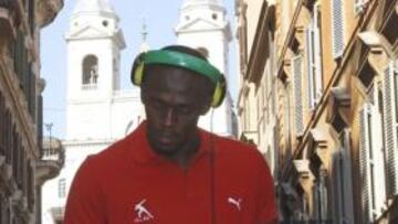 <b>DJ USAIN. </b>Bolt ejerce como DJ en un acto promocional en Roma.