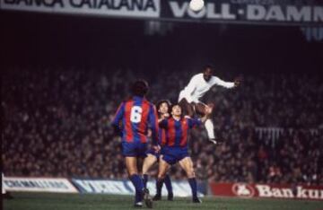 10-2-1980. El inglés Lawrie Cunningham disputó su mejor partido como jugador del Real Madrid en el Camp Nou. La afición del Barcelona supo reconocer la sensacional actuación de este futbolista y le tributó una recordad ovación. El Madrid venció 0-2, con goles de García Hernández y Santillana, y terminó ganando esa Liga.