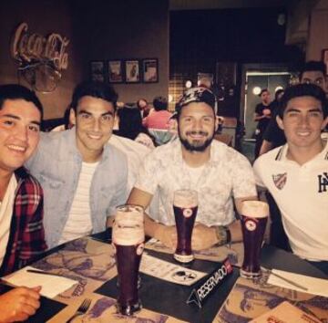 Jaime Grondona, de San Marcos, viajó a Santiago a pasar las fiestas y salió a divertirse con Mota González y Coronado.