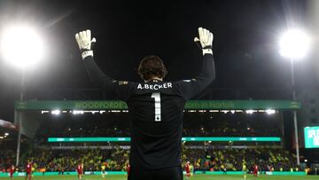 Alisson Becker, en la foto durante el Norwich-Liverpool, se reencuentra con el Atlético.