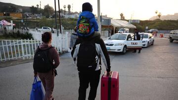 Familia mexicana que llevaba un año en EE.UU. decidió regresar a su país, sin pensar que recibirían una multa por cruzar la frontera con sus pertenencias.