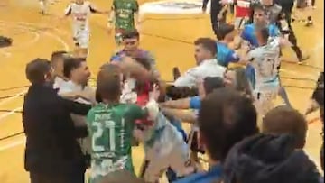 Una batalla campal pocas veces vista en la élite: patadas y puñetazos en Peñíscola