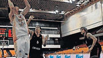 <b>SEGUNDA DERROTA. </b>España rozó la primera plaza del grupo.