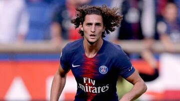 El centrocampista francés del PSG, Adrien Rabiot, durante un partido.