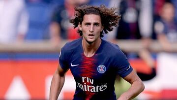 El centrocampista franc&eacute;s del PSG, Adrien Rabiot, durante un partido.