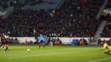 Penal que anotó el Chicharito Hernández