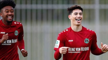 El delantero estadounidense de 19 años dejó Real Salt Lake para jugar con el Hannover 96