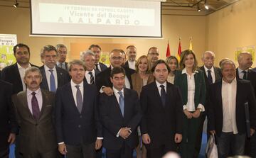 El Ayuntamiento de Valdeolmos-Alalpardo como organizador del "IV Torneo de Fútbol Cadete Vicente del Bosque. Villa de Alalpardo y del II Torneo de Fútbol Femenino" cada año premia a personas o instituciones por su apoyo al deporte.