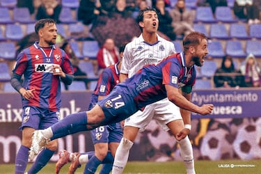 El más atento de la clase. Carrillo se aprovechó de un error de Patiño, en un control, para poner el gol del empate para el Huesca, en el minuto 90. Un punto que podría valer oro en el futuro próximo.
